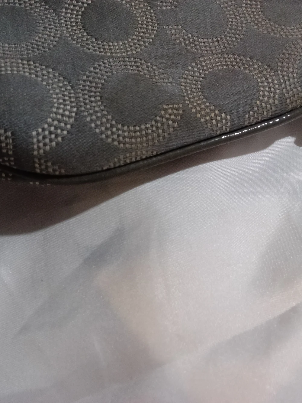 #24A Coach Madison Dotted Opt Art Grey & Silver Signature Wristlet